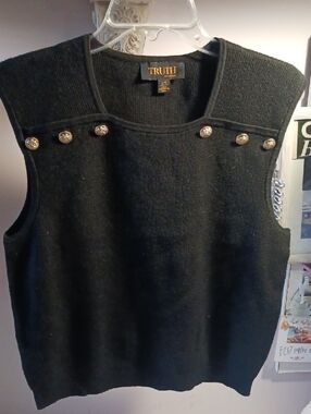 Gogeous! TRUTH ⚜️ Black Knit Sleeveless Knit Top with Decorative Gold Buttons
